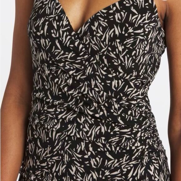 Elegant Black and Cream Patterned Dress - Picture 4 of 10